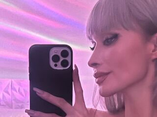 cam girl masturbating with vibrator LexiLohan