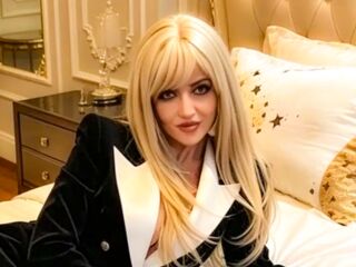camslut showing pussy LexieSellene