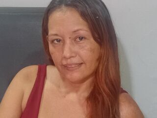 camwhore masturbating with dildo Luzmari