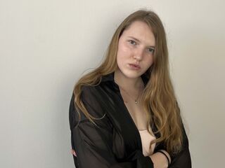 shower webcam MadalineMosman