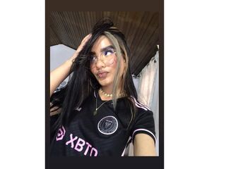 fingering webcamgirl MadisonLeder