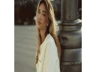 girl showing tits MiraStarlet