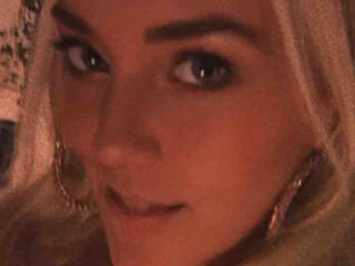 girl shaving pussy MissConly