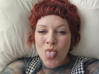 fingering camgirl PoppyKryze