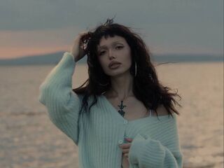 camgirl playing with dildo RavenRomo