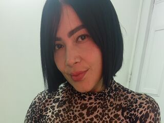 camslut fingering shaved pussy ScarlettColombia