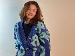 beautiful camgirl ShantaGonsalues