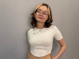 camslut showing pussy ShemikaDestro