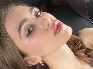 camwhore masturbating with vibrator SilviaCoey