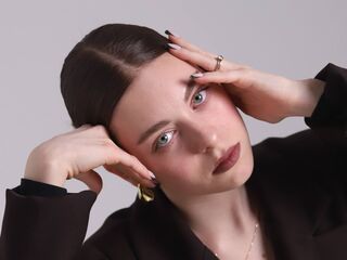 beautiful camgirl SophiaCurlam