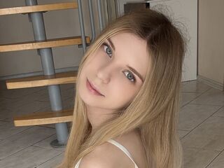 girl naked ThoraBeskom