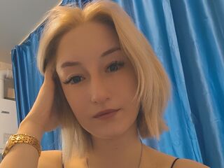 camgirl playing with dildo VedaLakes