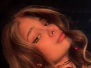camgirl masturbating with vibrator ViolaKerelina
