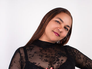 camslut fingering shaved pussy VivianMoreau