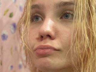 beautiful girl webcam YallyGreen