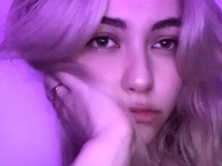 live striptease show YukiVelvet